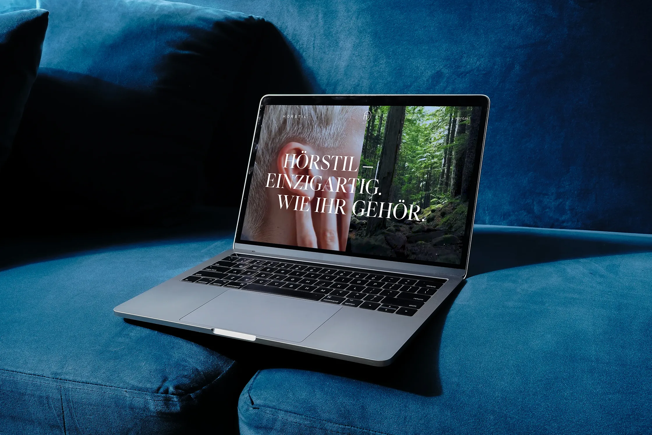 Branding Hörstil – Laptop mit Ansicht der Webseite